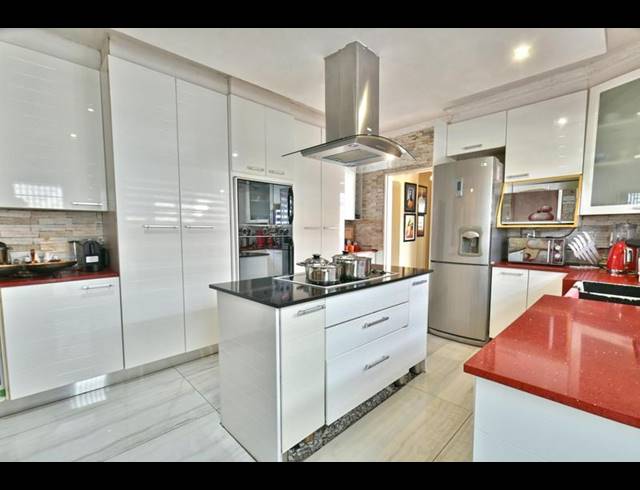 5 BEDROOM HOUSE FOR SALE IN BLIGNAUTSRUS